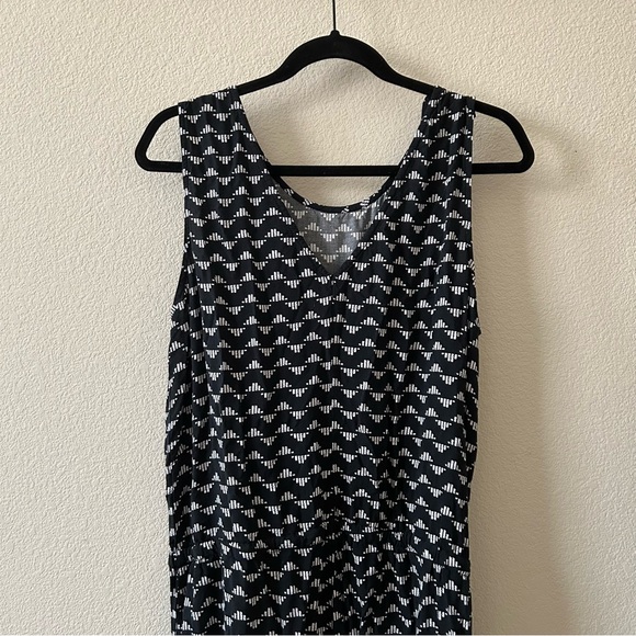 Old Navy Black and White Chevron -ish print Jumpsuit - Picture 5 of 5